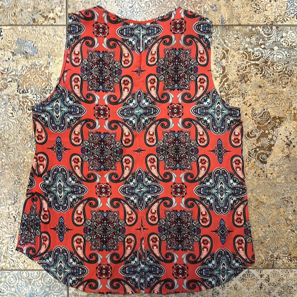 Women’s size large shirt - Picture 3 of 4